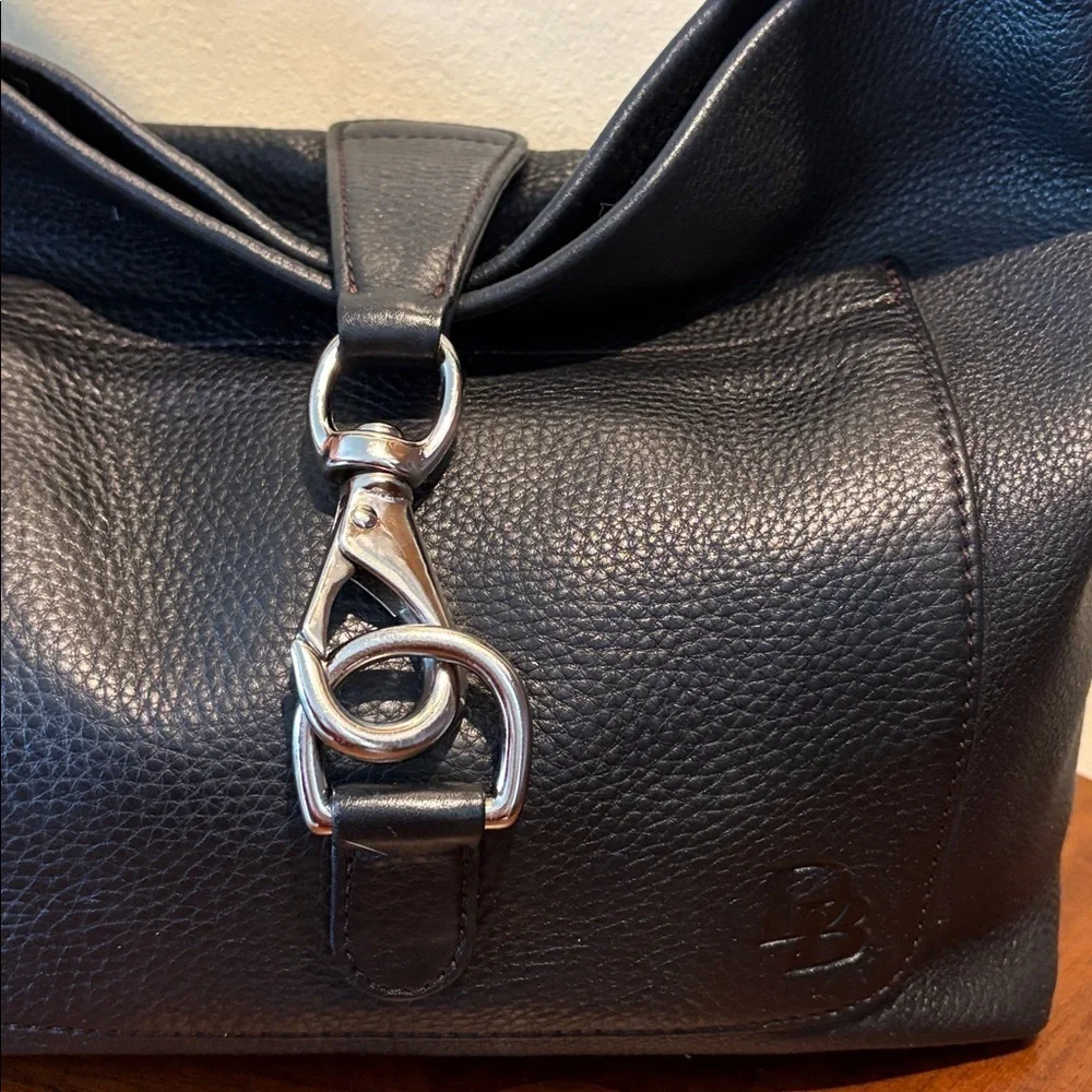 Dooney & Bourke Vintage shoulder bag leather  black  Silvertone clip front style